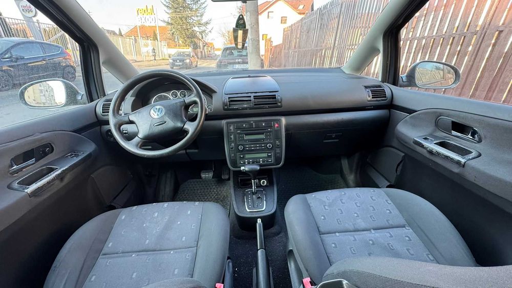 Volkswagen Sharan - 7 locuri, ideal pentru familie si transport