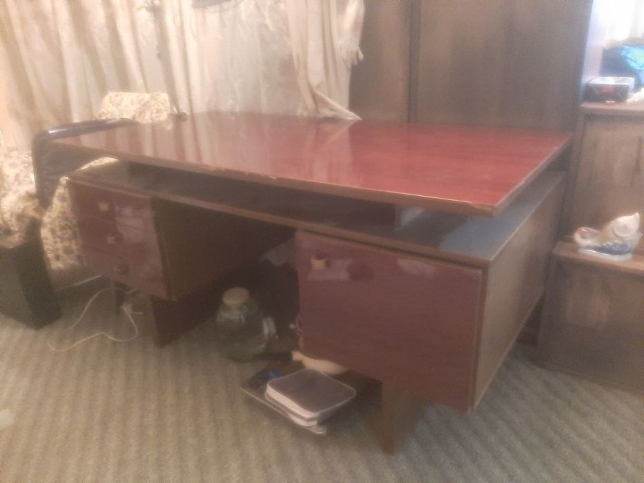 Продается стол  !