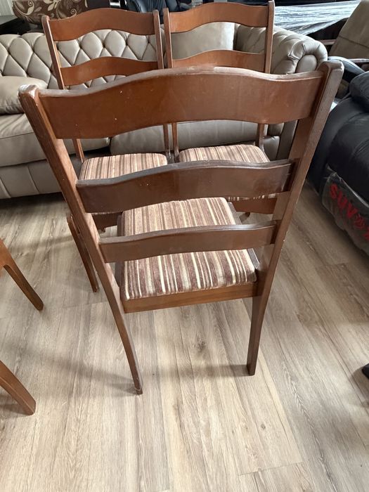 Деревяные стулья