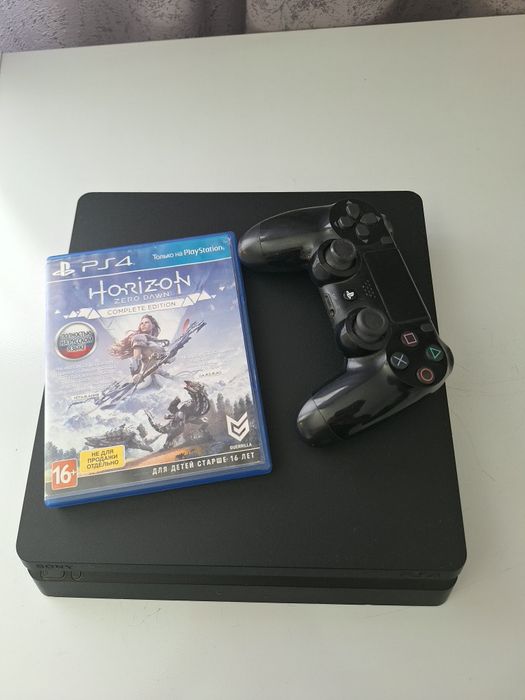 PS4 с кабелем HDMI