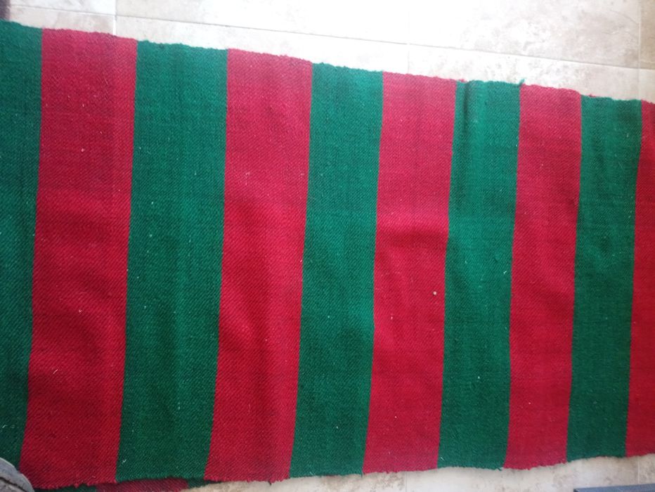 Тъкани черги,килими, черджета и торбички.