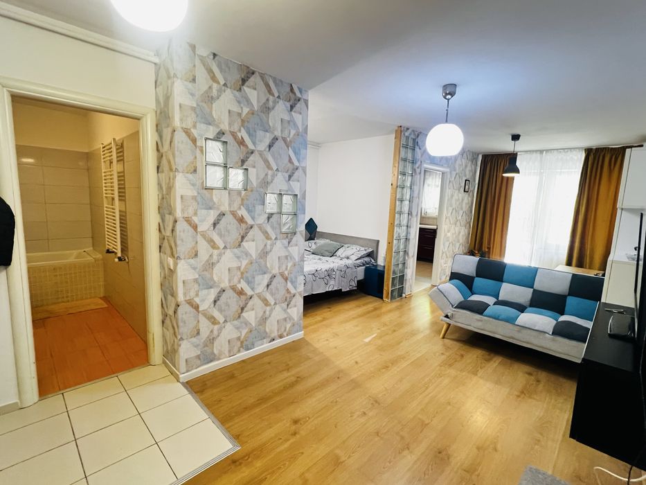 Vand garsoniera spatioasa tip studio(cu antecamera)
