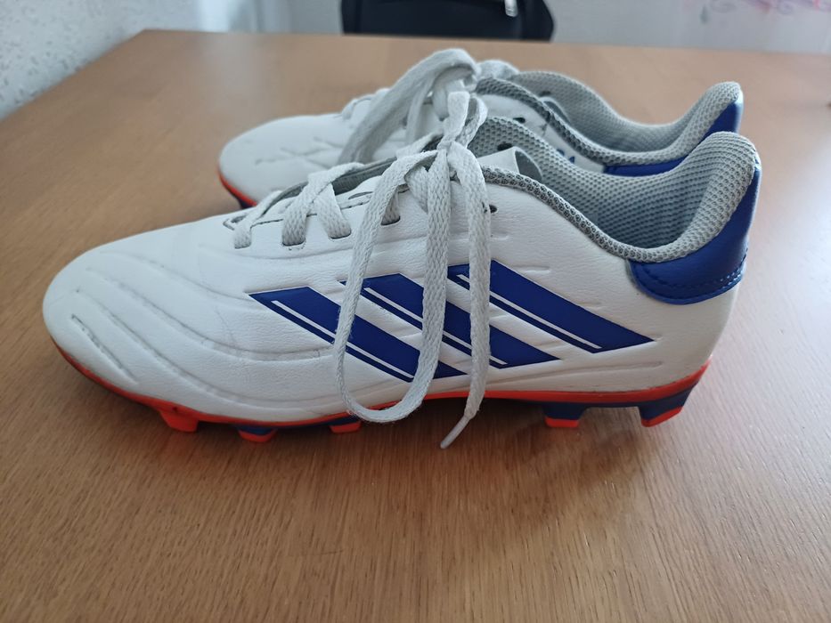 Спортни обувки за футбол Adidas