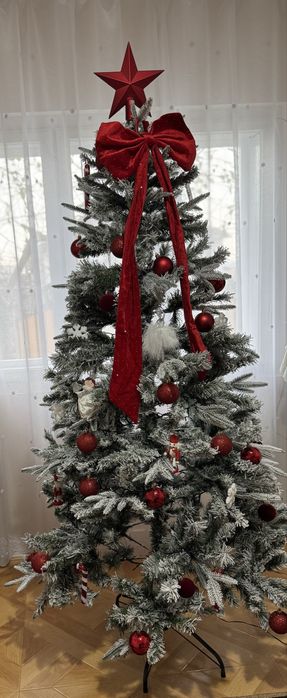 Brad artificial cu zapadă