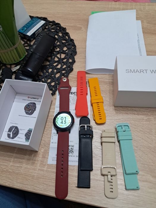 продавам часовник смарт дамски