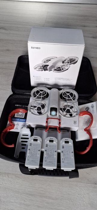 Dronă DJI Neo + doc încărcare cu 3 baterii + accesorii