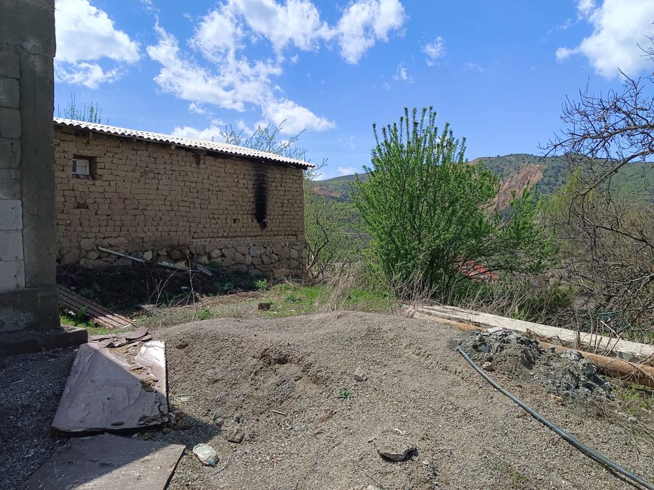 Yer sotiladi dacha qurish uchun zoʻr lakatsada 8 sotix