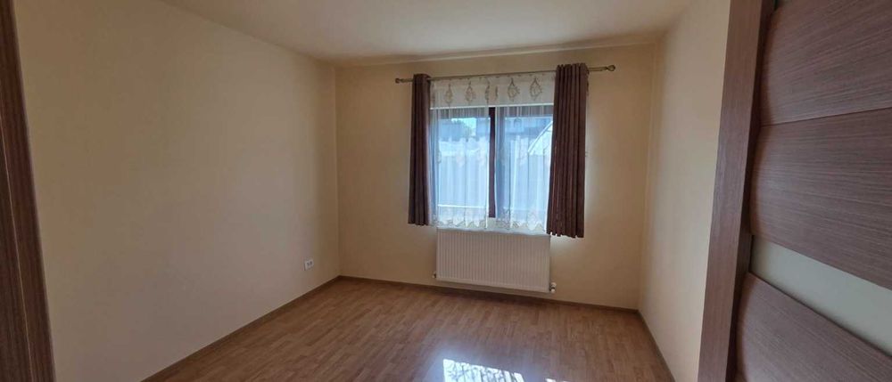 Inchiriez apartament cu 3 camere, 2 locuri de parcare, grădină și terasă – Valea Adanca, str Bazei