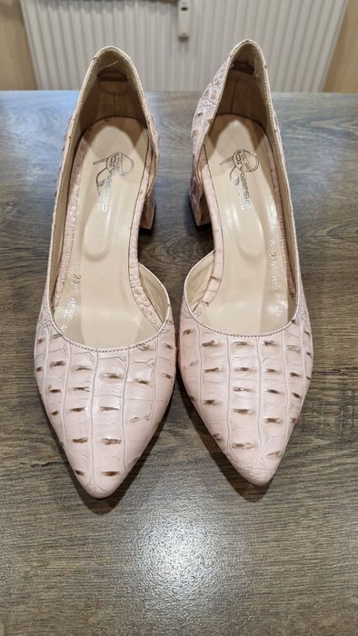 Кожени дамски обувки