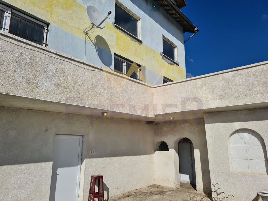 Къща в Варна, област-с.Изворско площ 1082