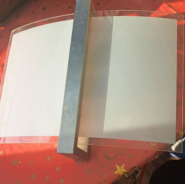 Полилей за стена или таван.