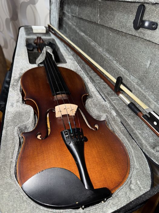 Скрипка Jinyin 1/2 size violin в отличном состоянии.