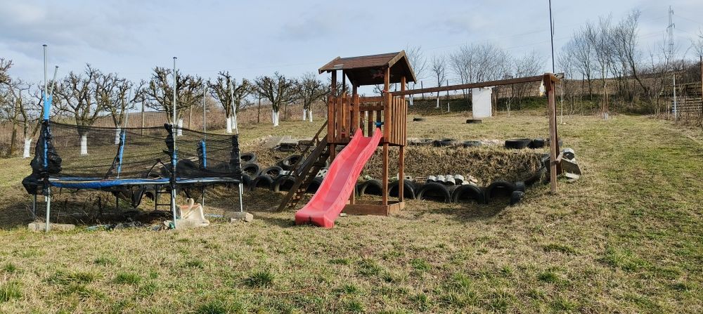 Vând Cabana cu terasa și loc joaca