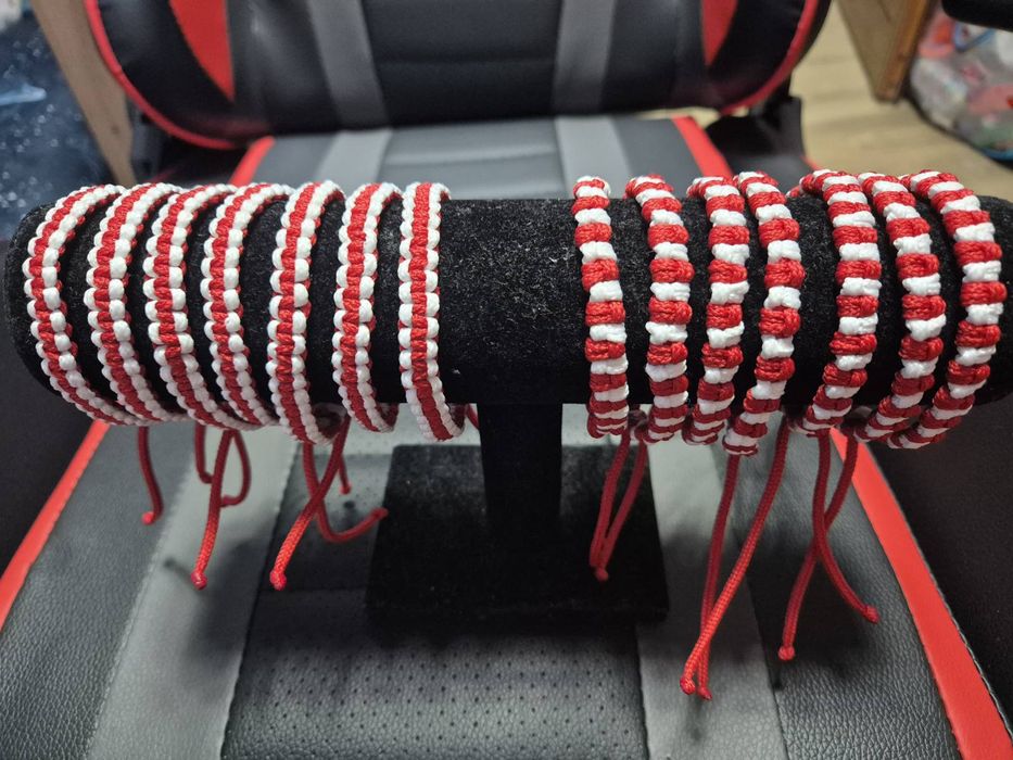 Мартеници ръчно изплетени