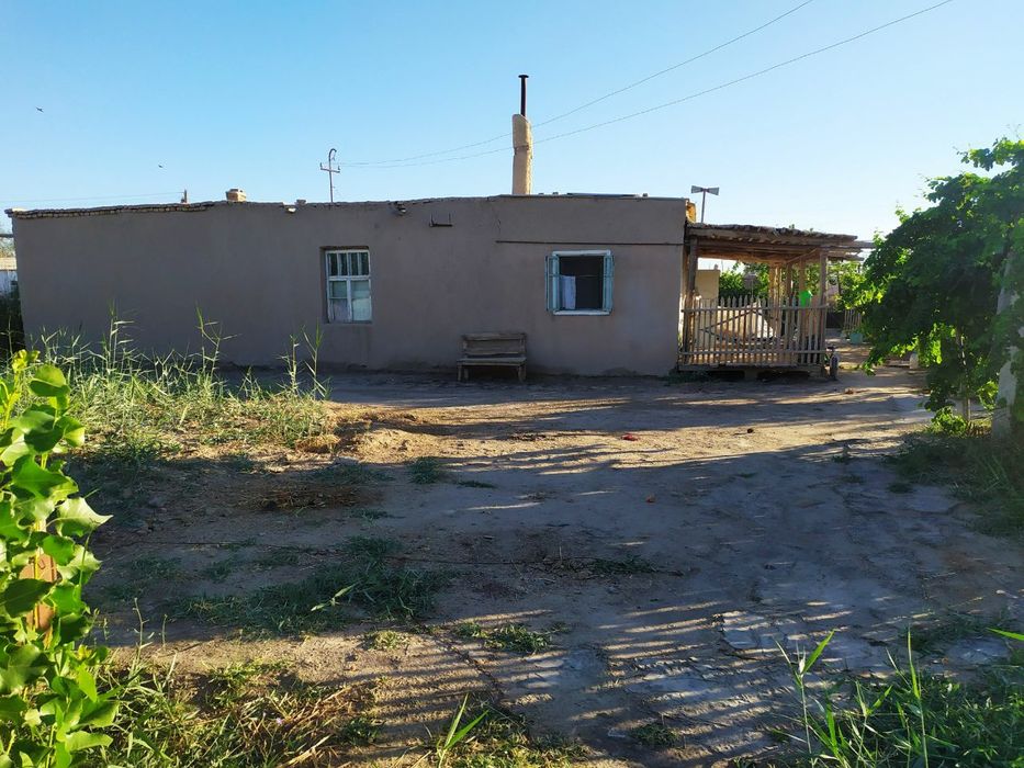 жай сатылады  тахятас   керамзит тарепте 15 сотик  5 комната