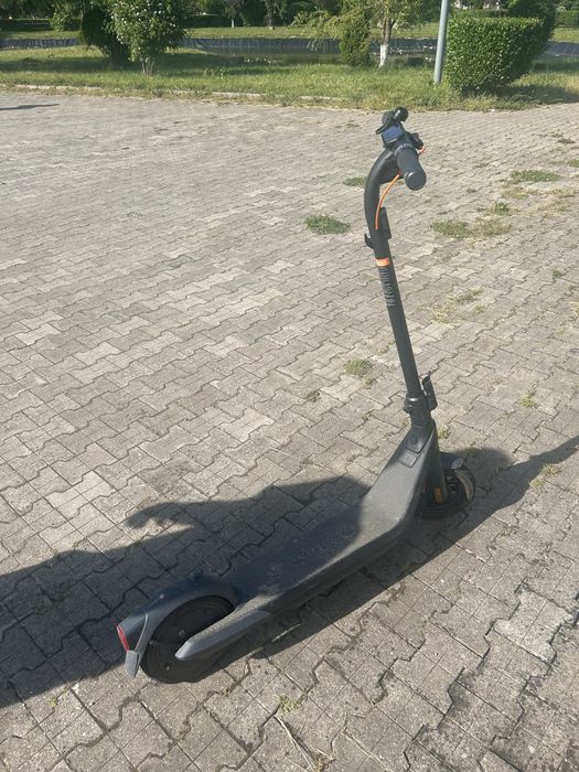 Vând trotineta ninebot segway e2 pro