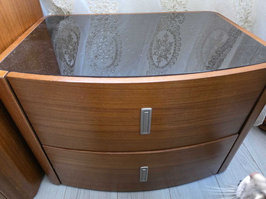 Продам спальный гарнитур