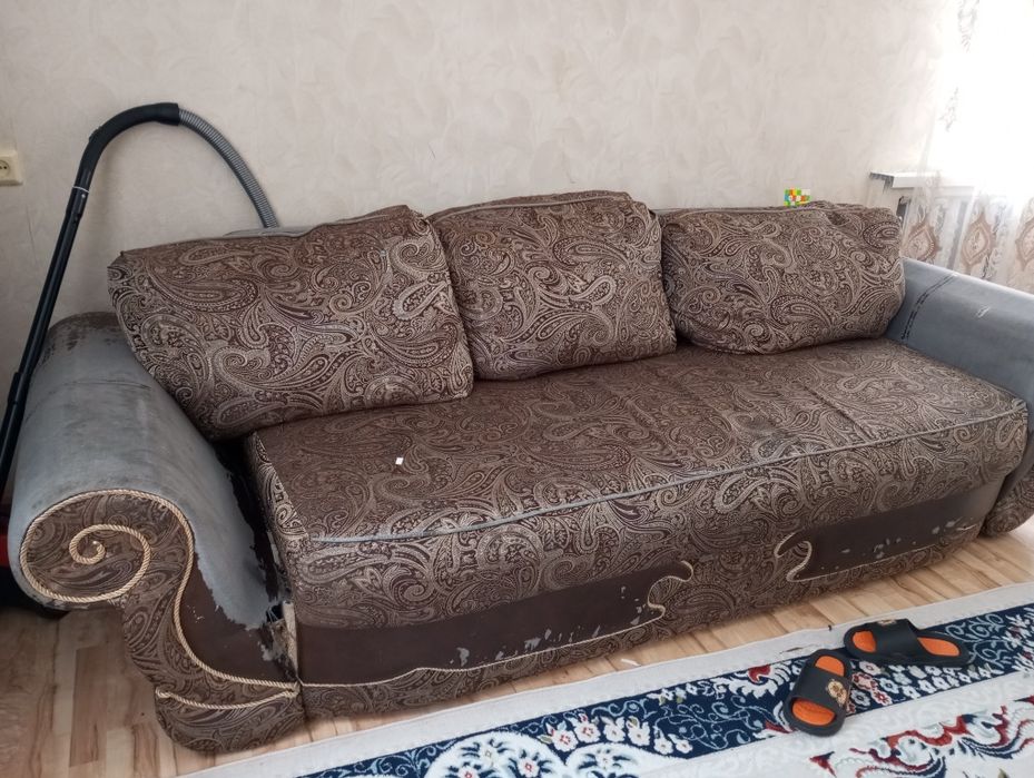 Диван, кресло сломанные