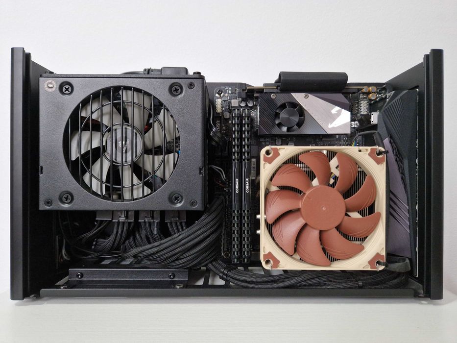 Unitate PC mITX AMD 3700x Placa Video 5700XT 32GB DDR4 3200