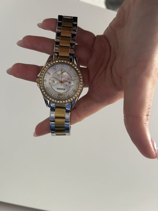 Ceas dama Fossil, ft bine intretinut, nu prezinta urme de uzura.