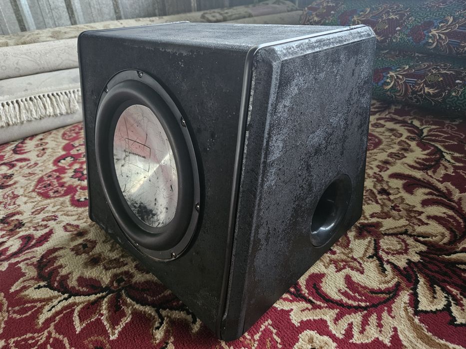 Продам сабвуфер без усилителя