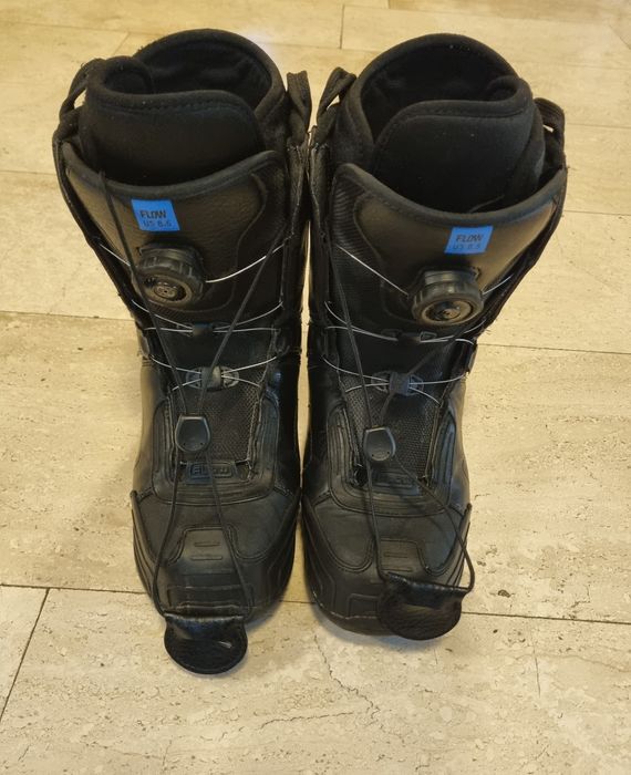 Vând booti de snowboard