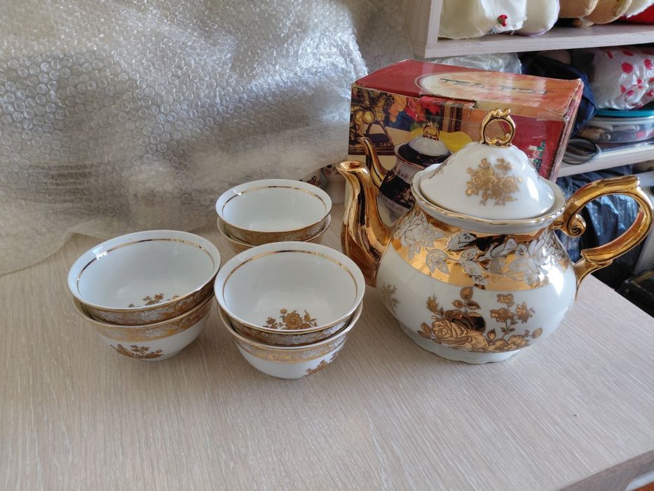 Продам чайники, пиалки фарфор