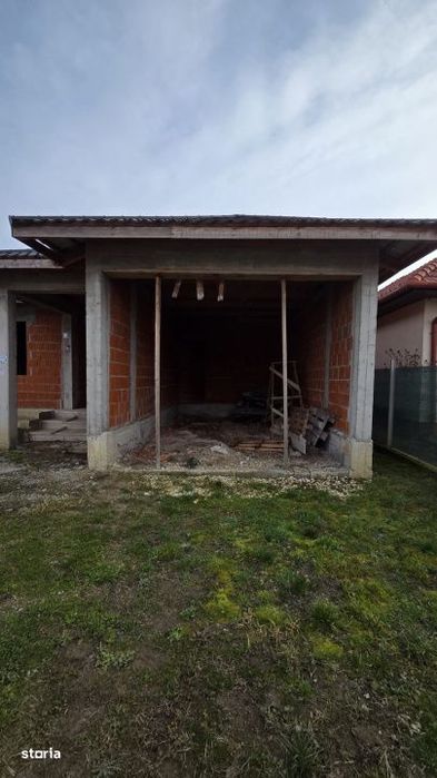Casa la rosu de vanzare – Vetis, str. Viorelelor
