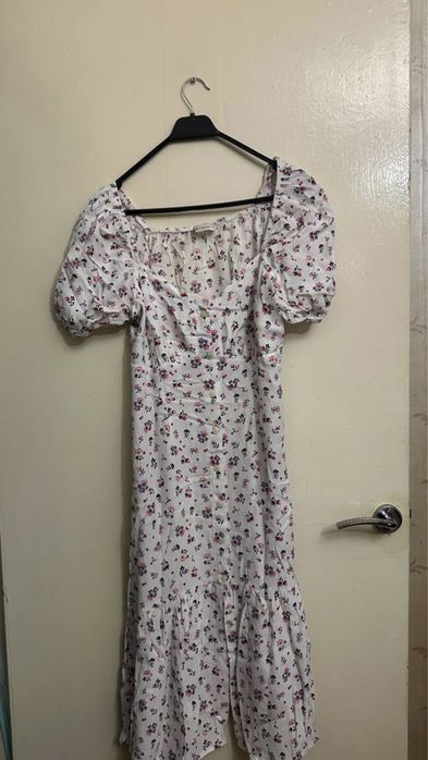 Два женских платья