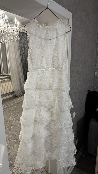 Белое платье.