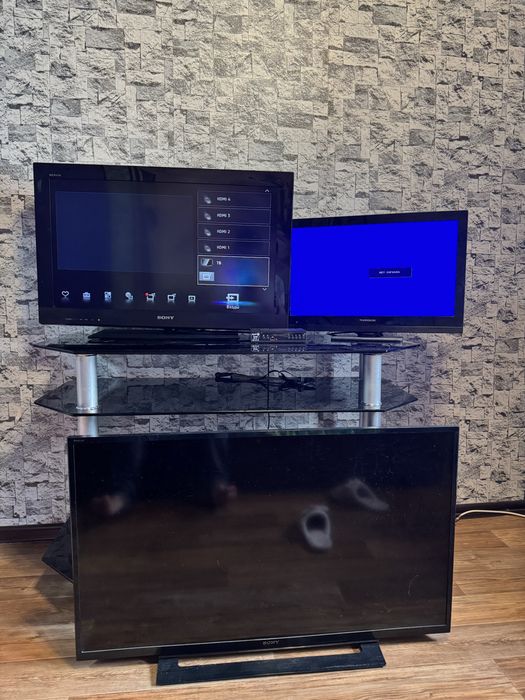 Продается 3 телевизора с подставкой