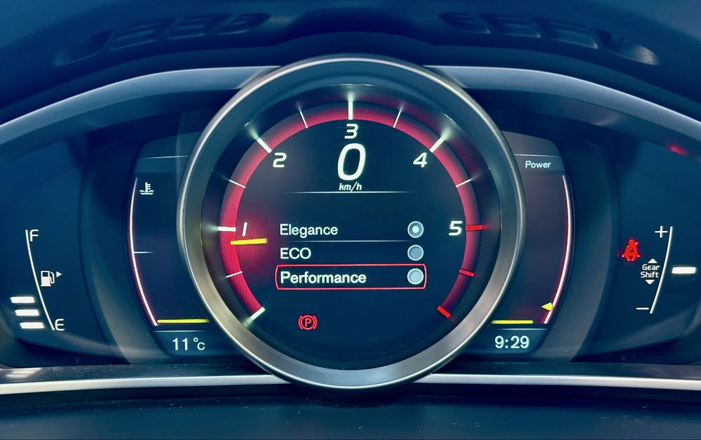 VOLVO V40 2014 — imagine 3