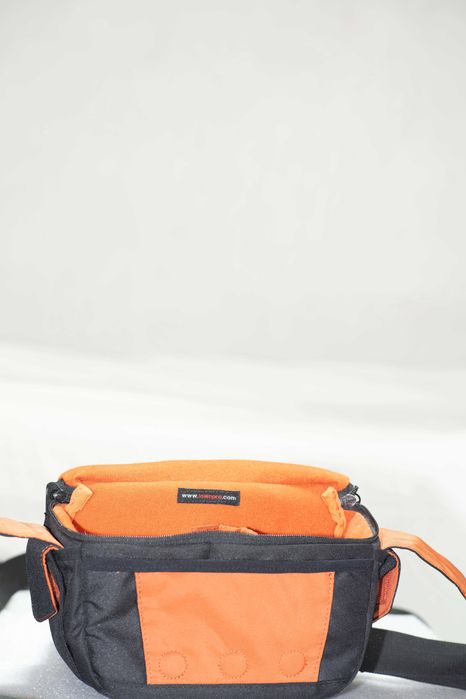 Фотографска чанта за  рамо LOWEPRO Impulse 130 с двойно  закопчаване