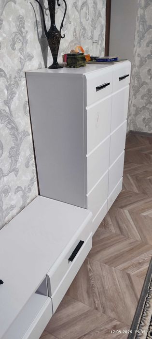 Продам горку в гостинную