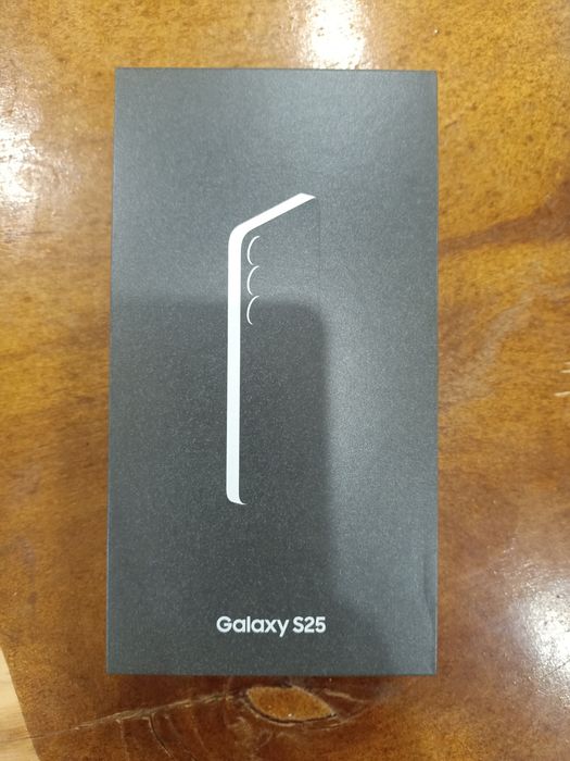 Продам самсунг S 25 2025 года