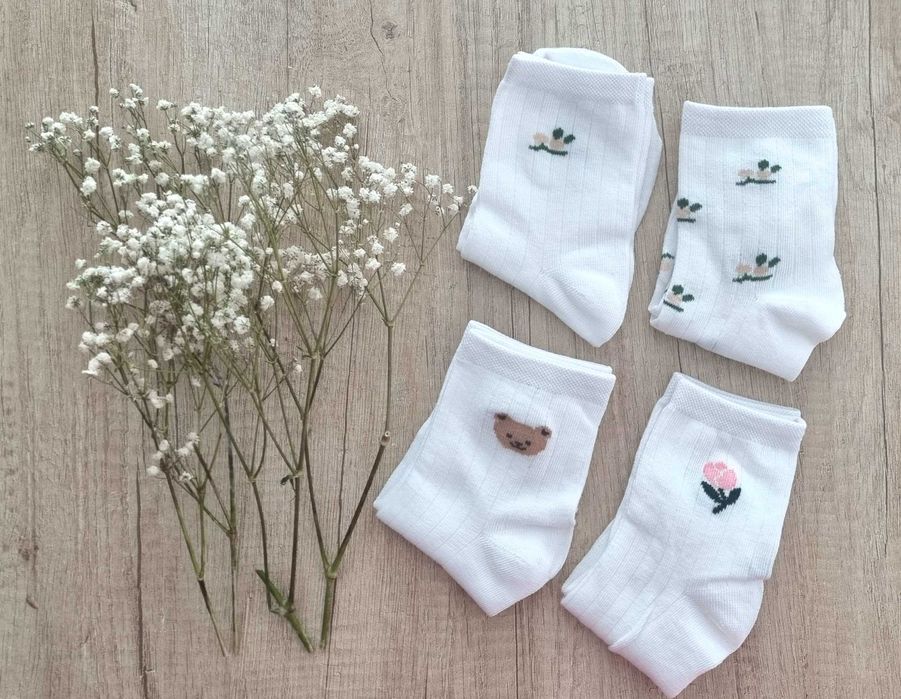 4 бр. сладки дамски бели чорапки с цветни мотиви, one size