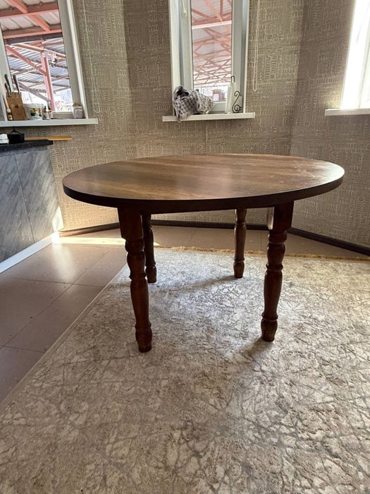 Стол для кухни , гостиной