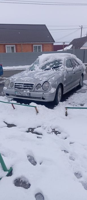 Продам mercedes 210