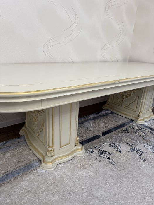 10 talik yaxshi saqlangan stol va stul