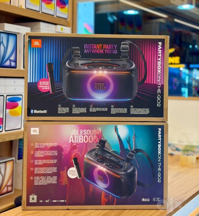 Колонка JBL PartyBox On-The-Go 2 с беспроводным микрофоном