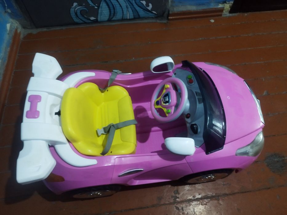 Продаю детскую машинку б/у.