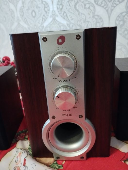 Vând boxă cu fir 2.1