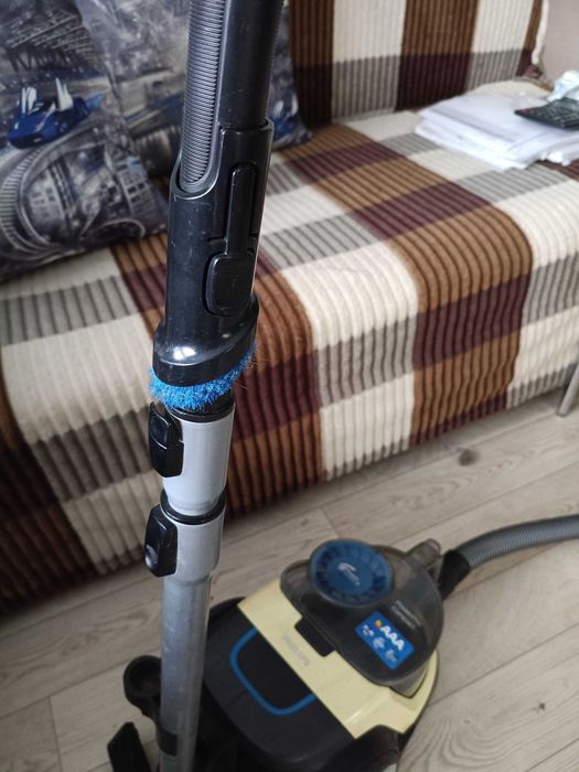 Продам пылесос Филипс 650w