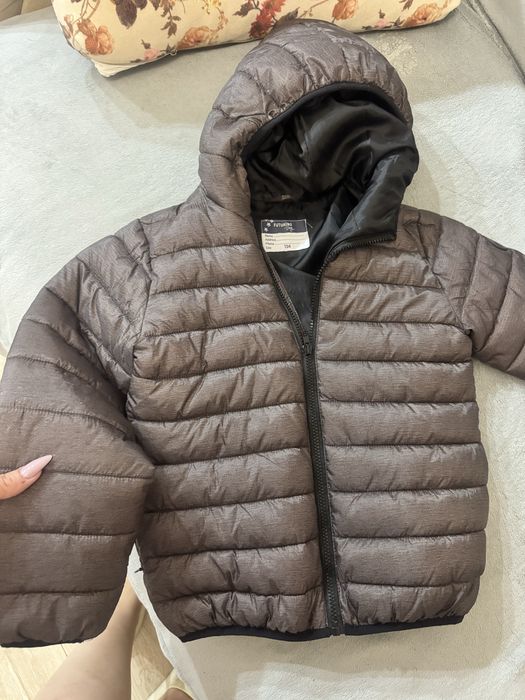 Продам куртку детскую  размер 134