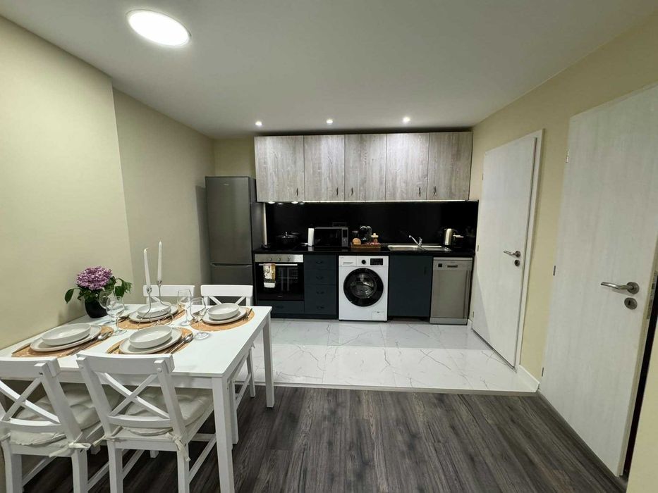 Продава се Тристаен апартамент в София, Център - 65 кв.м за 3016 €/кв.м - Снимка #2