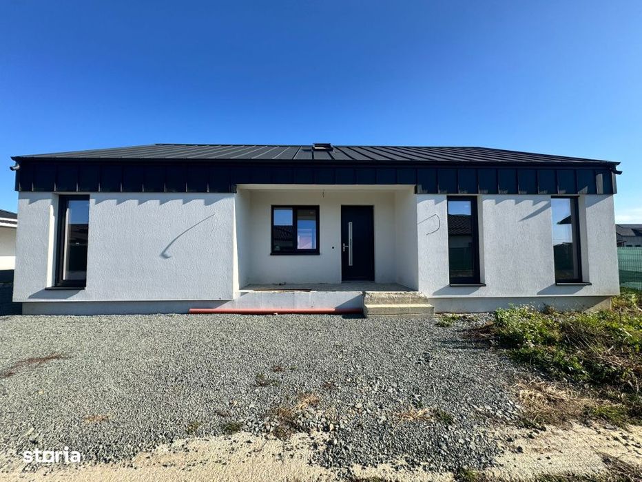 Casa noua, semifinisata –  aproape de oras!