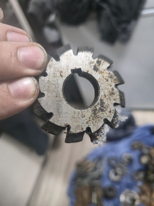 Продам фрезы много шт