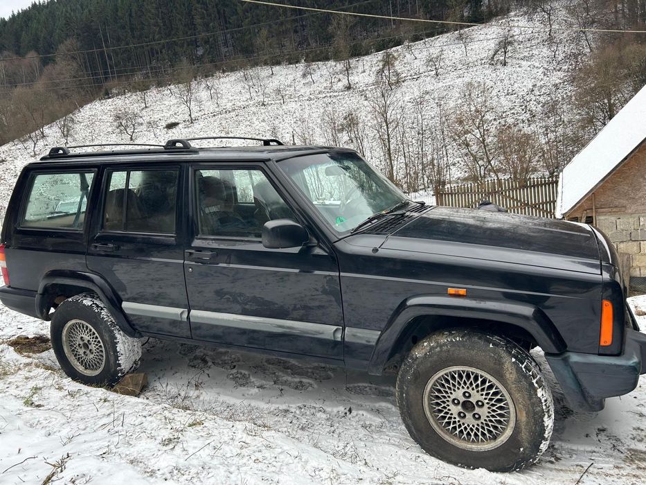 Vând Jeep Cherokee XJ