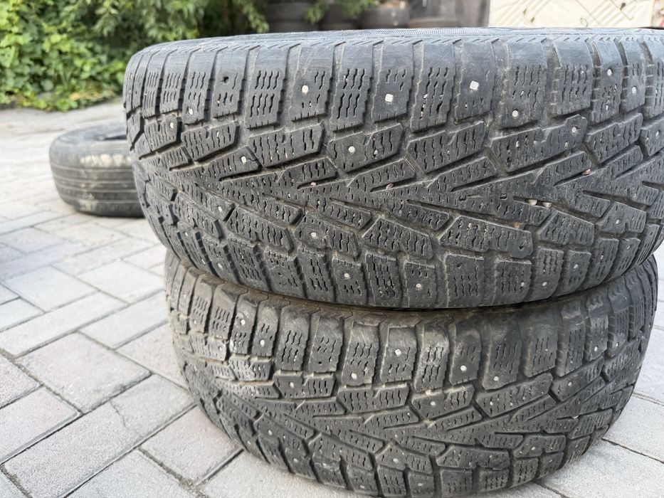 Продам пару зимней резины r16
