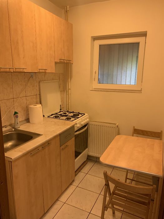 Chirie garsoniera zona Decebal, etaj 1, mobilata, utilata 200 euro